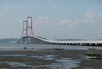 Jempatan Suramadu Penghubung Jawa dan Madura