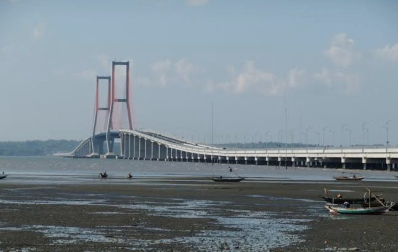 Jempatan Suramadu Penghubung Jawa dan Madura