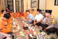 Kapolres Sumenep  AKBP Anang Hardiyanto buka puasa bersama tahanan