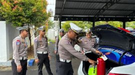 Foto Kasatlantas polres Sumenep Beny Kuncuro mengecek ranmor dinas 