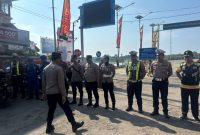 Foto anggota satlantas polres Sumenep pengamanan di pelabuhan kalianget Sumenep 
