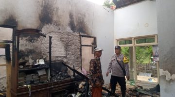 Diduga Korsleting Listrik, Sebuah Rumah di Giliraja Hangus Terbakar