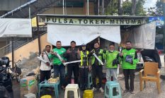 Satlantas Polres Sumenep Gelar “Polantas Menyapa”, Bagikan Senter dan Jas Hujan Kepada Ojek Online